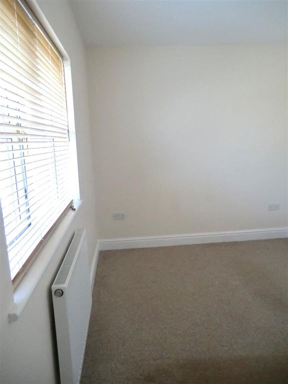Additional image 6 of 2 bed flat to rentCroft Terrace, Prospect Place, Pembroke Dock SA72