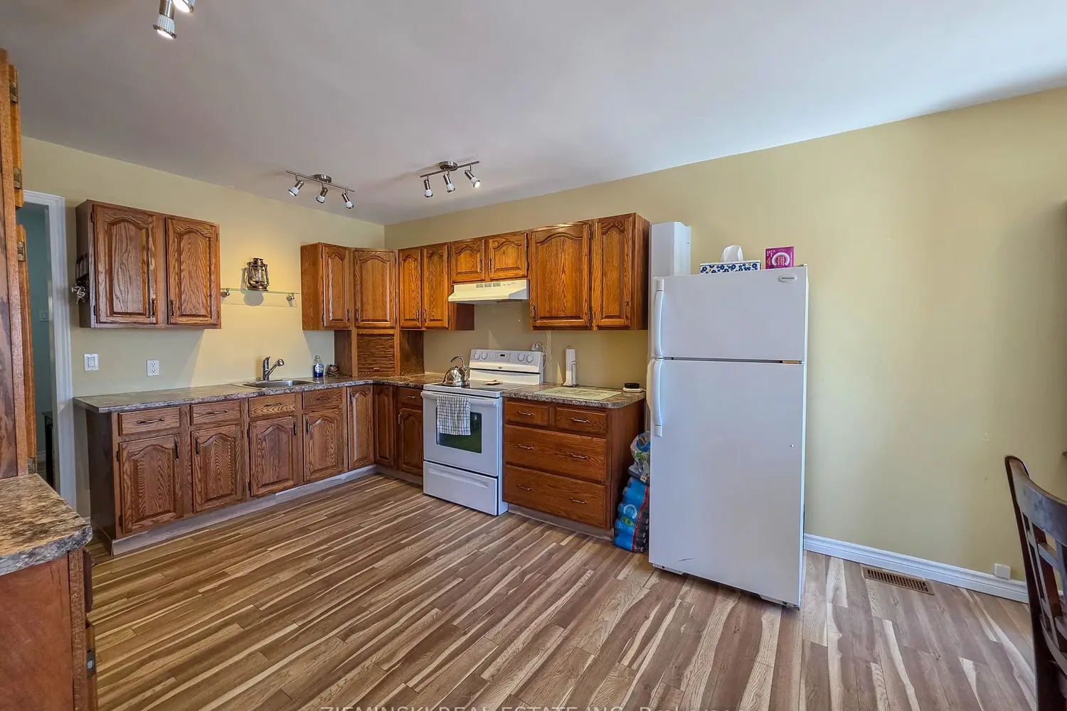 Additional image 7 of 657 Cedar Avenue