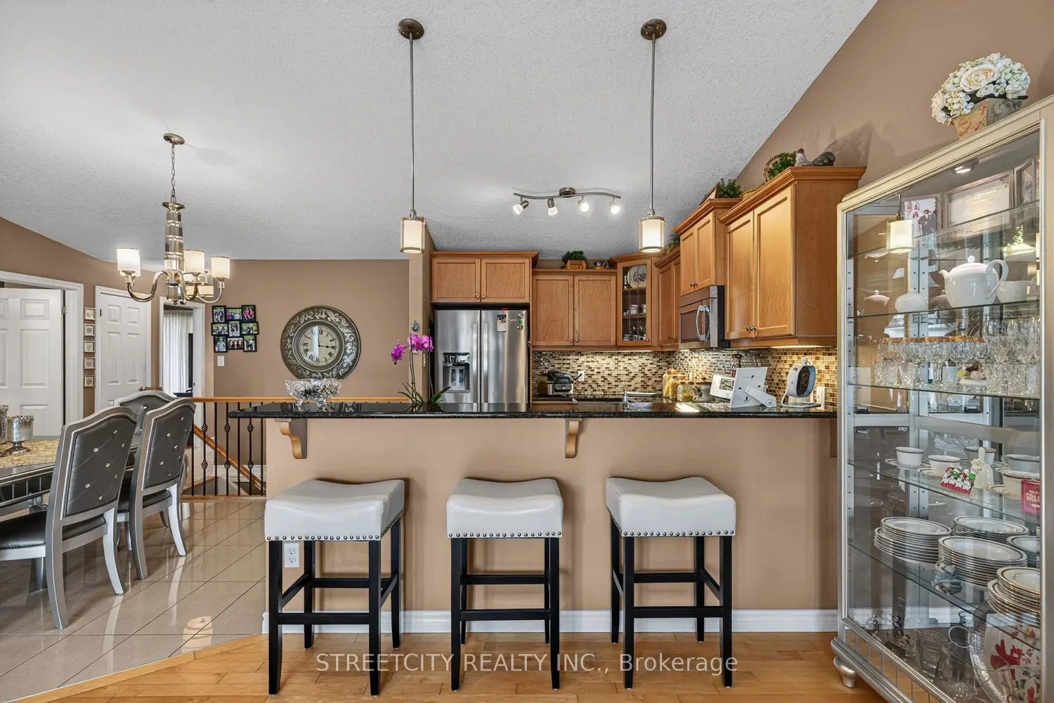 Additional image 11 of 2100 Denview Avenue 21