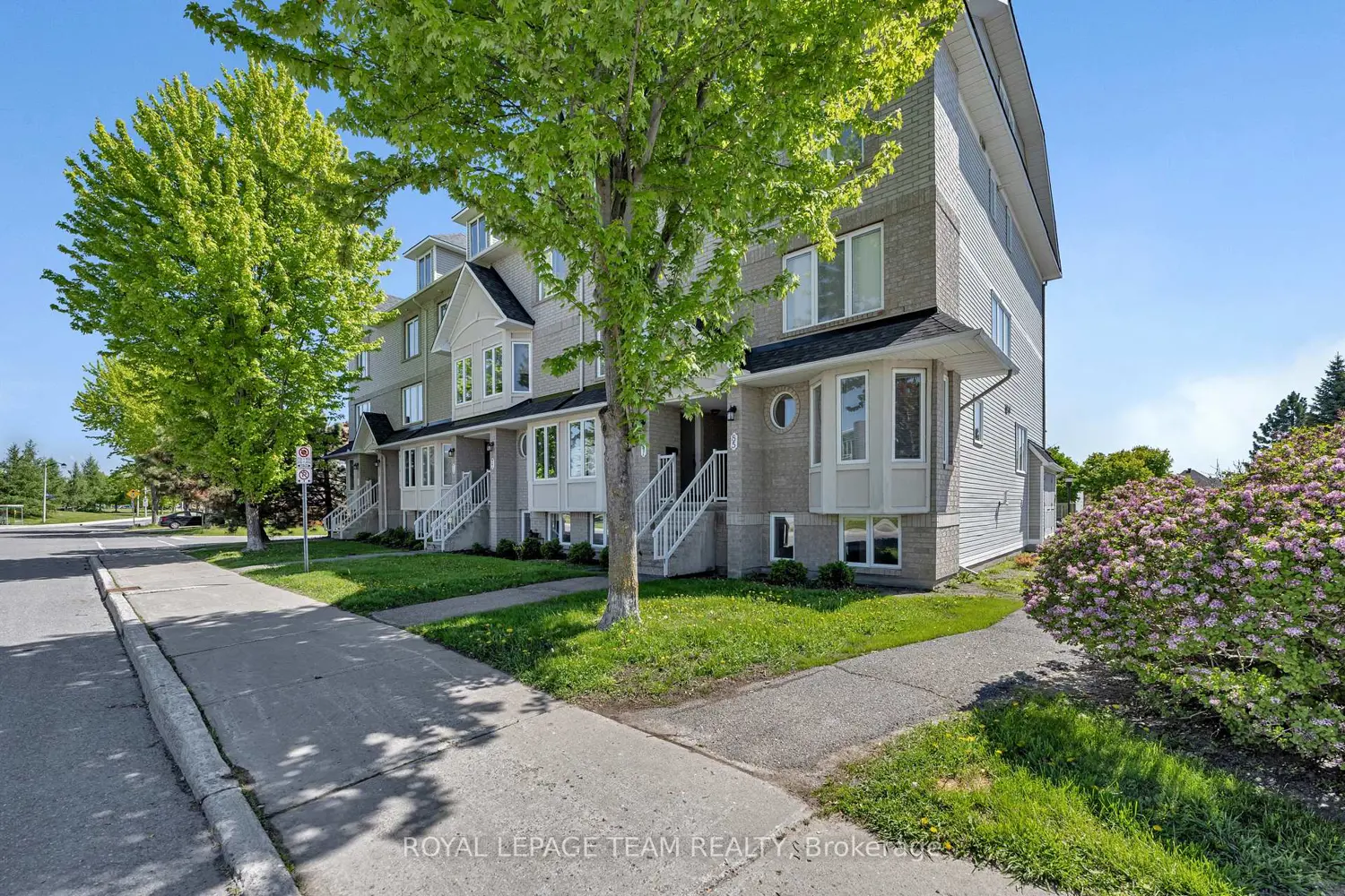 85 Cresthaven Drive