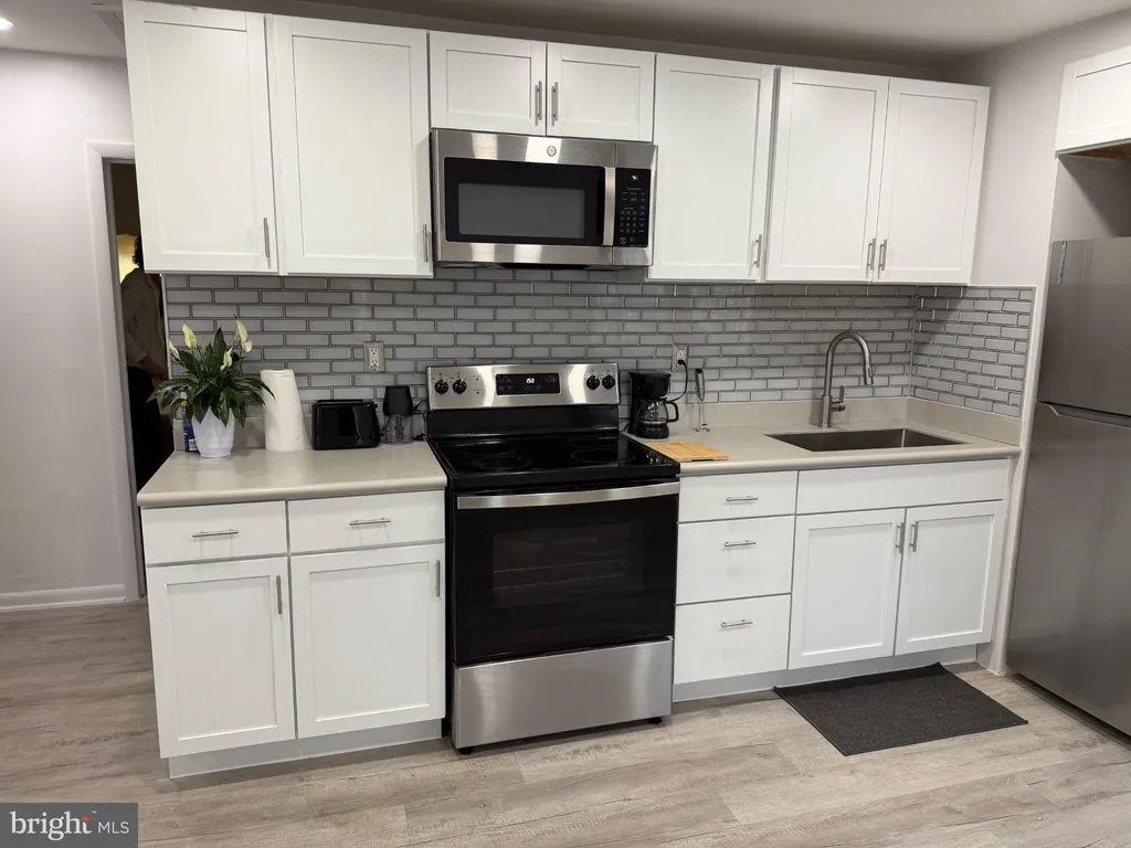 Additional image 2 of 10 W Burton Avenue, New Castle, DE 19720