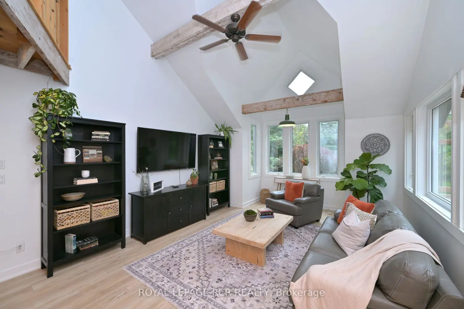 1762 Queen Street photo 5