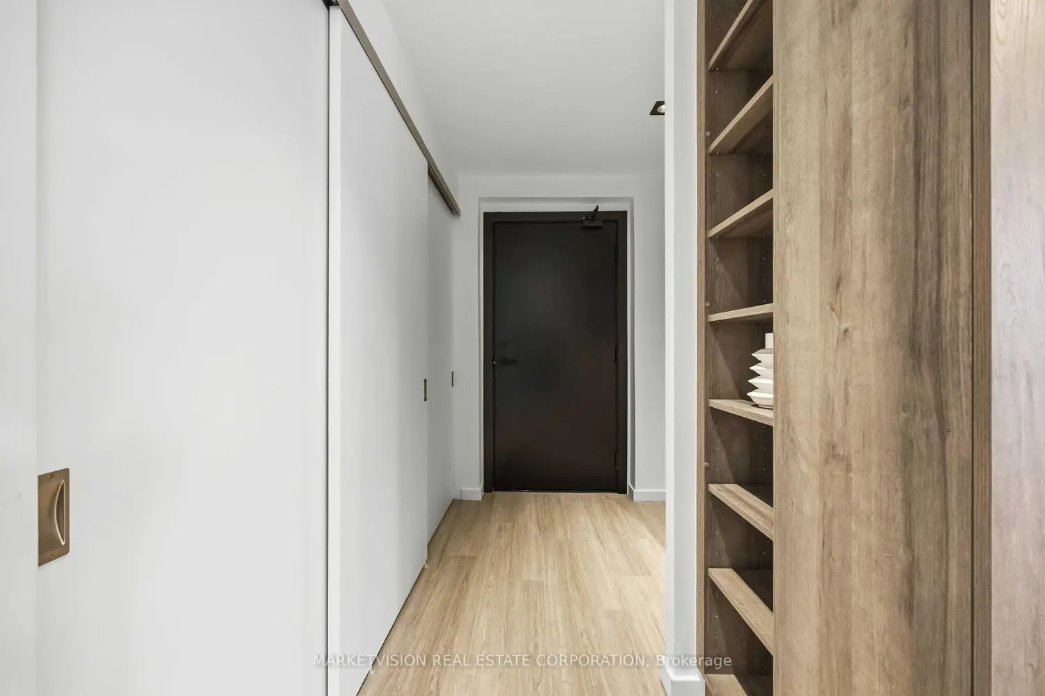 689 The Queensway 231
