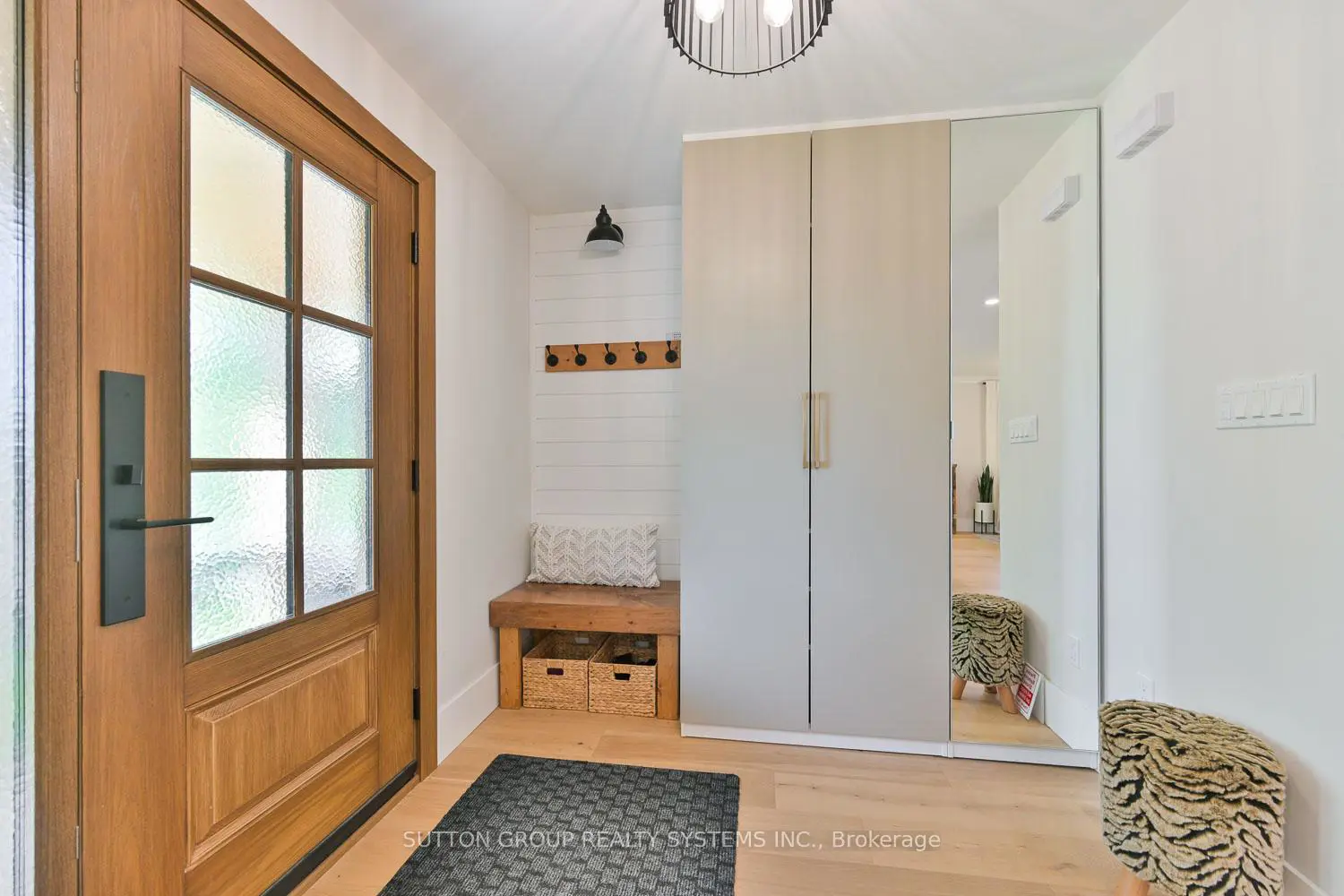 105 Crendon Drive photo 3