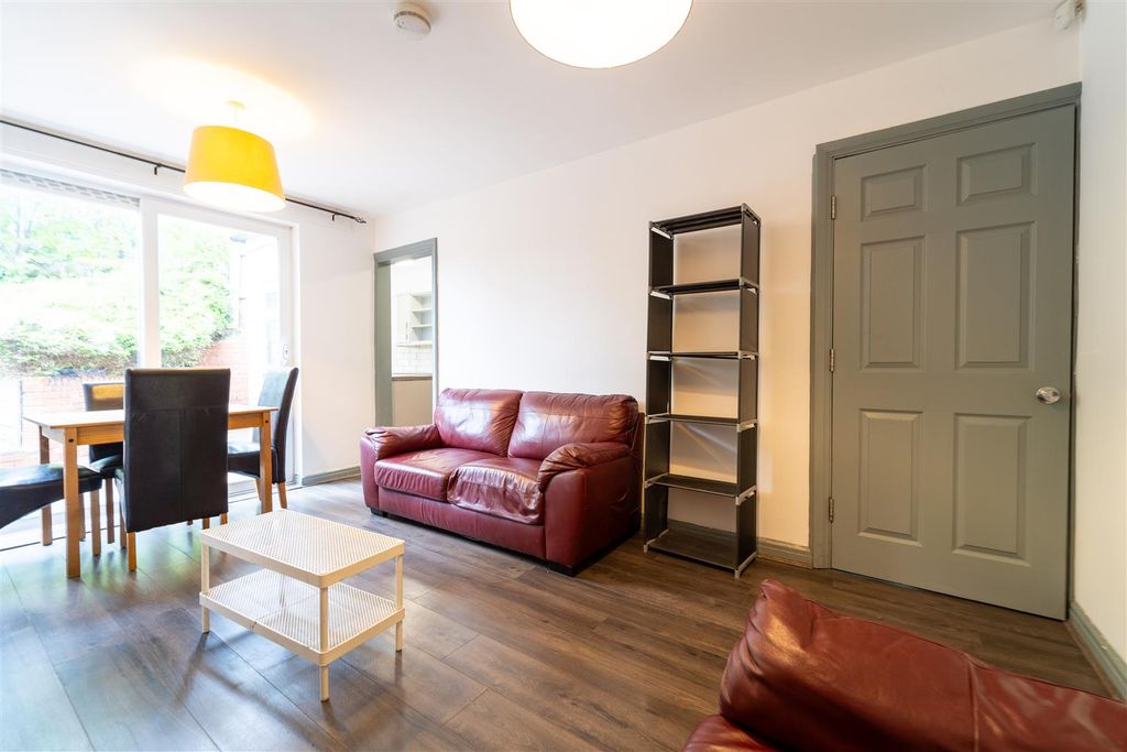 Additional image 2 of 5 bed shared accommodation to rentRodbourne Road, Birmingham B17