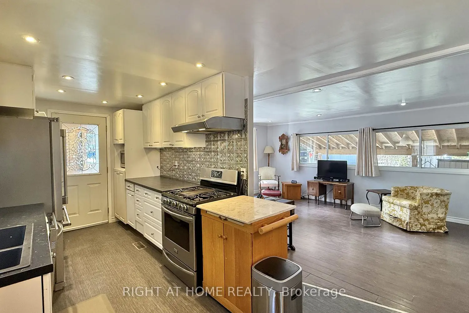 6 Rowan Road photo 3