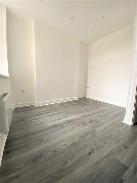 Additional image 4 of 2 bed flat to rentHigh Street, Barry CF62
