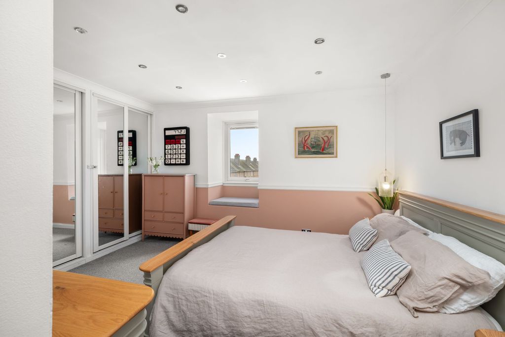 Additional image 11 of 2 bed flat for sale60 & A Half Long Lane, Broughty Ferry DD5