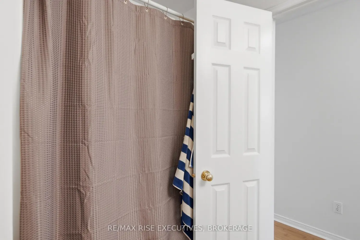 Additional image 9 of 984 Waterbury Crescent
