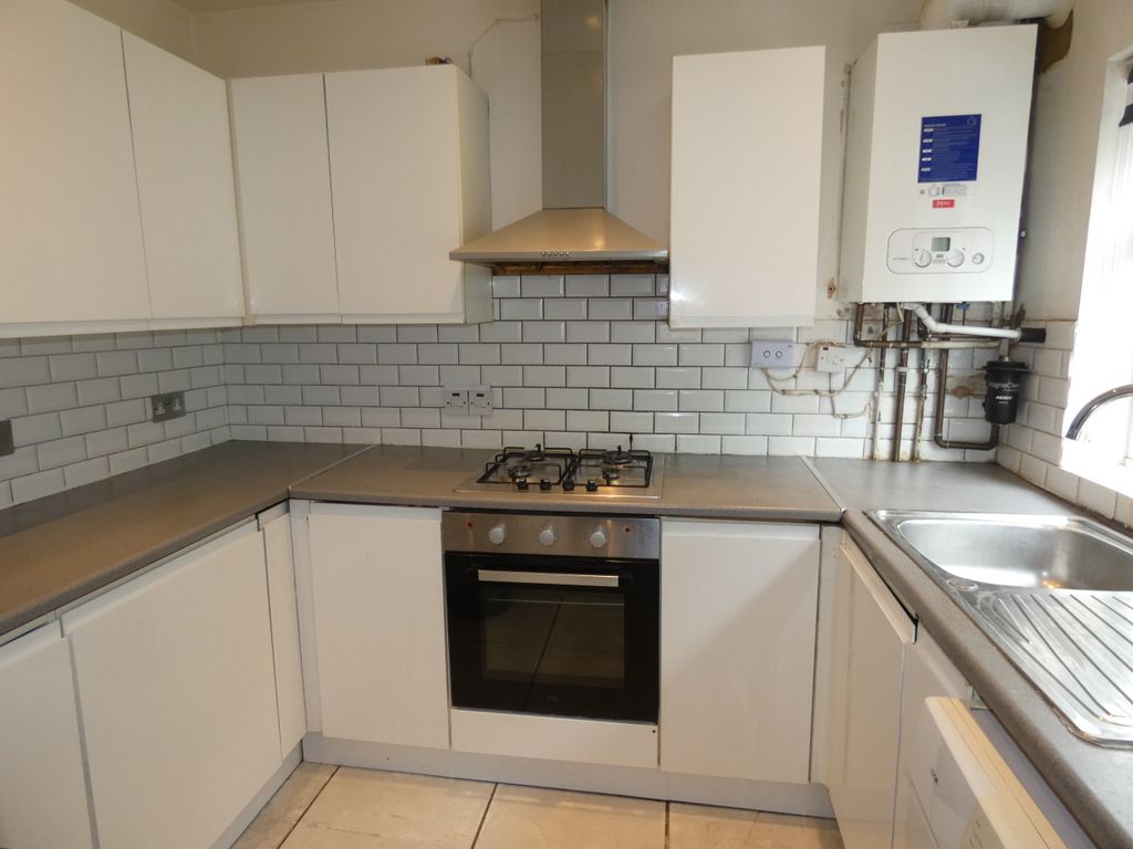 5 bed semi-detached house to rentRunley Road, Luton LU1