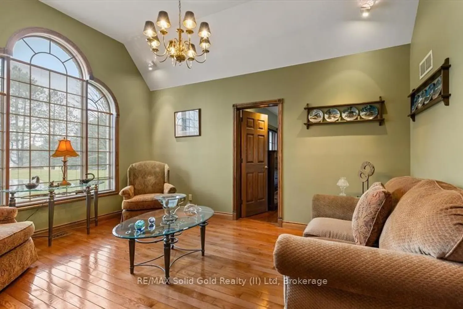 2 Hickory Hollow