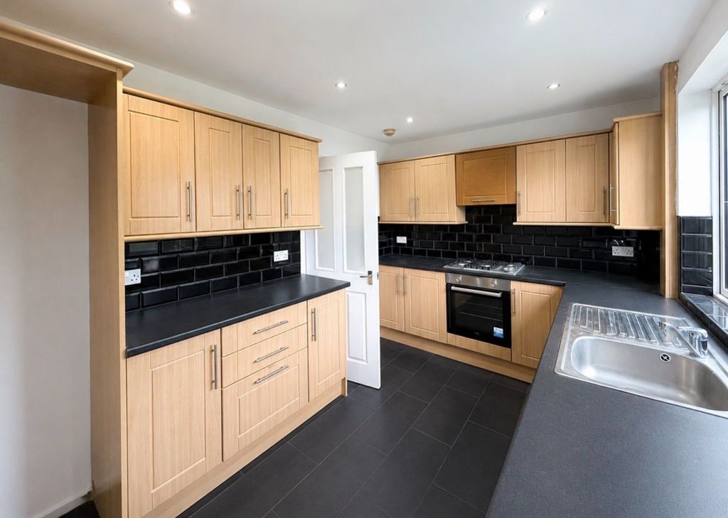 Additional image 3 of 3 bed detached house to rentAcademy Place, Bannockburn, Stirling FK7
