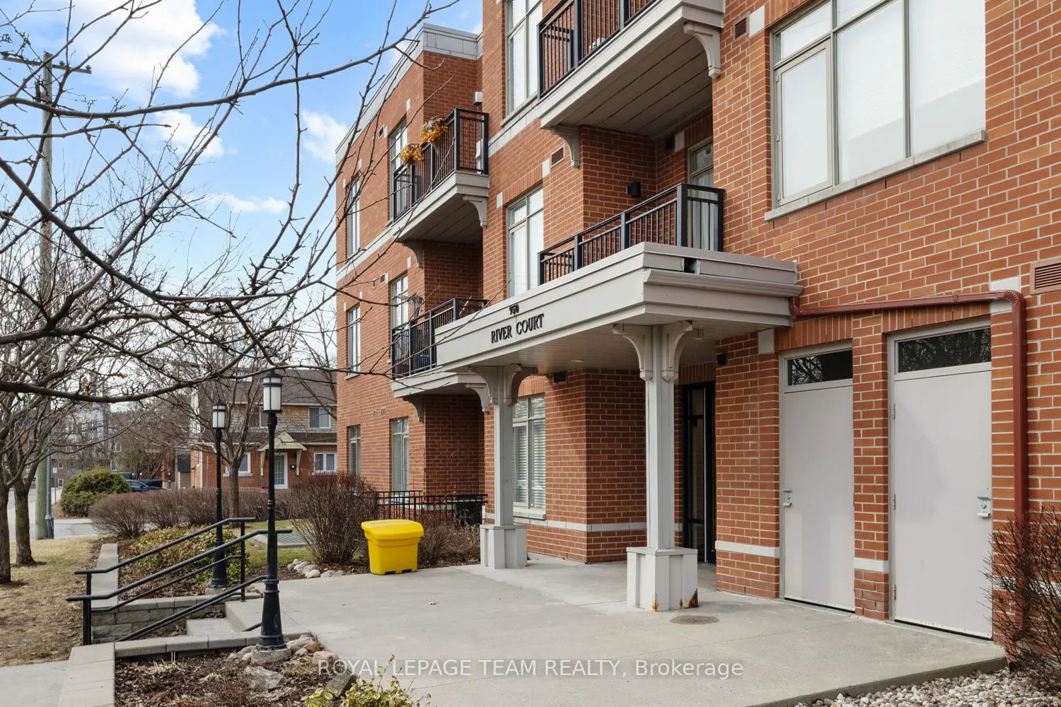 950 Marguerite Avenue 212 photo 2