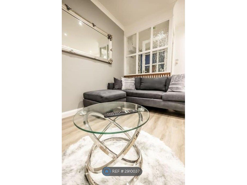 Additional image 7 of 2 bed flat to rentCounty Road, Swindon SN1