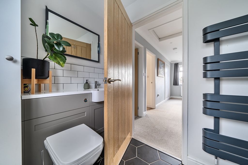 Additional image 12 of 4 bed detached house to rentMill Close, Lower Beeding, Horsham RH13