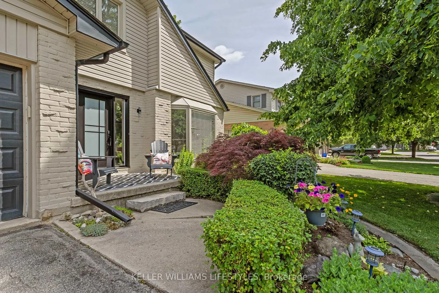 71 Blackthorne Crescent