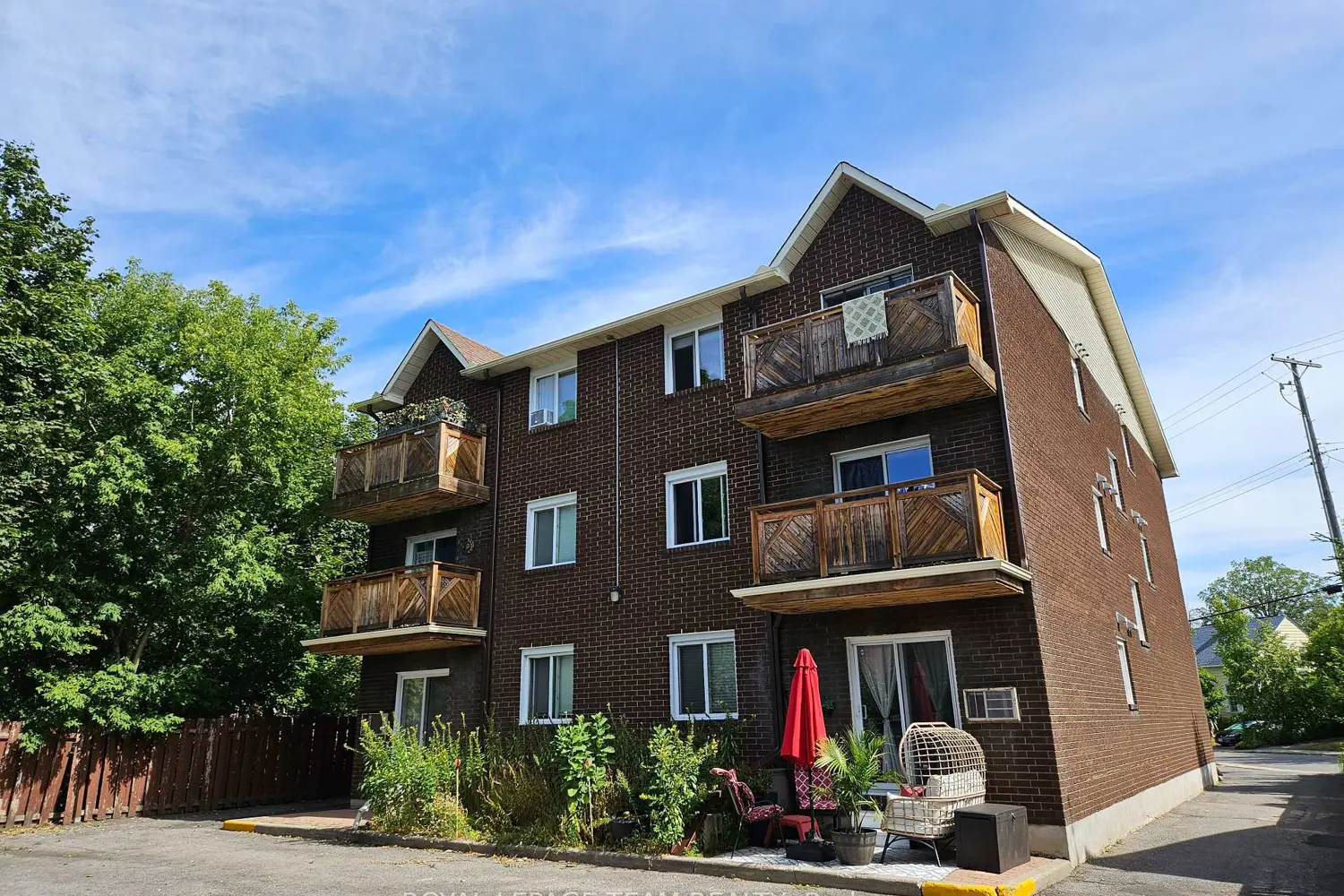 522 Riverdale Avenue 5 photo 2