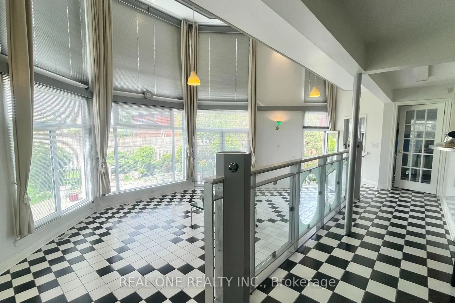 71 Stock Avenue photo 2