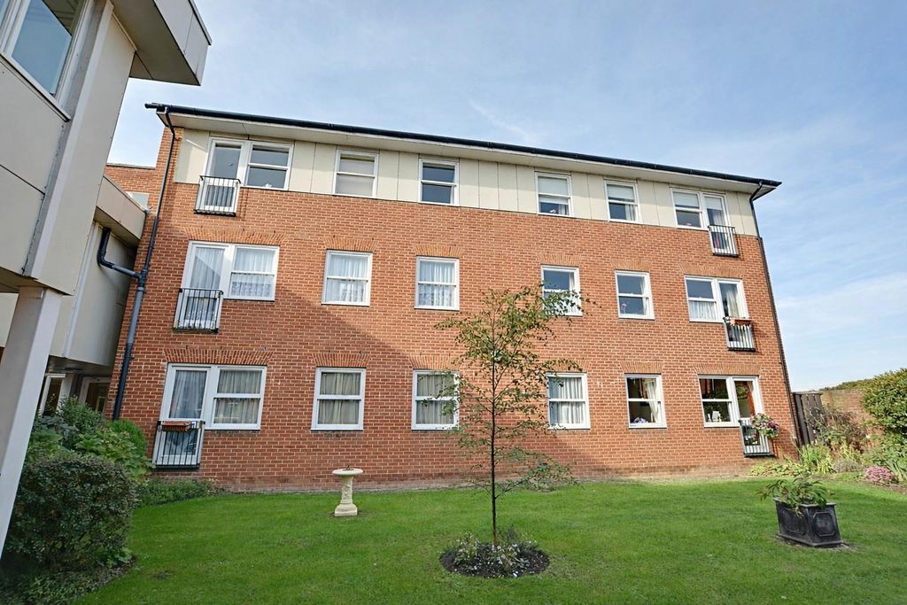 1 bed flat for saleChauncy Court, Hertford SG14