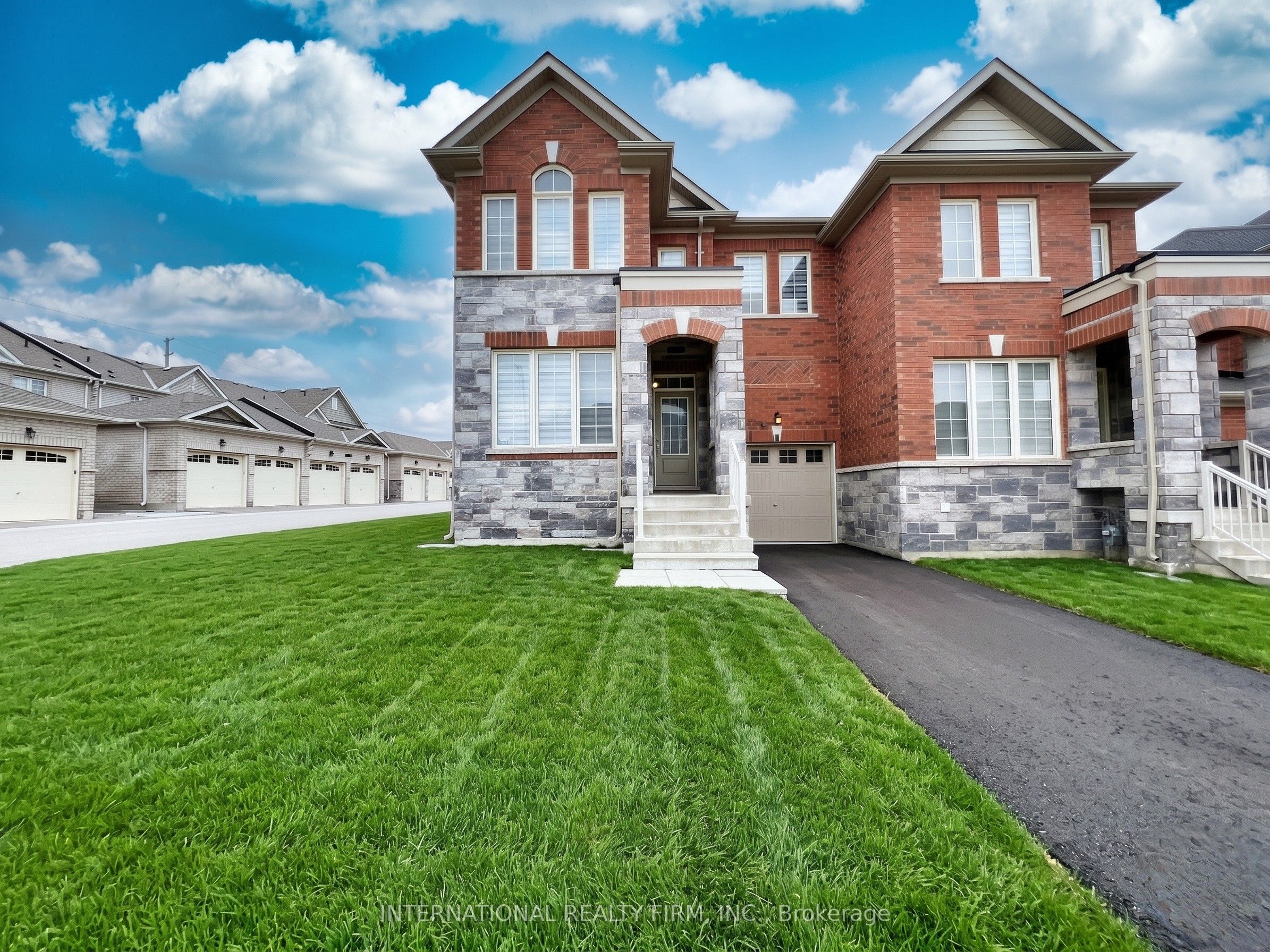 1 Frederick Pearson Street, East Gwillimbury, ON, L0G 1R0