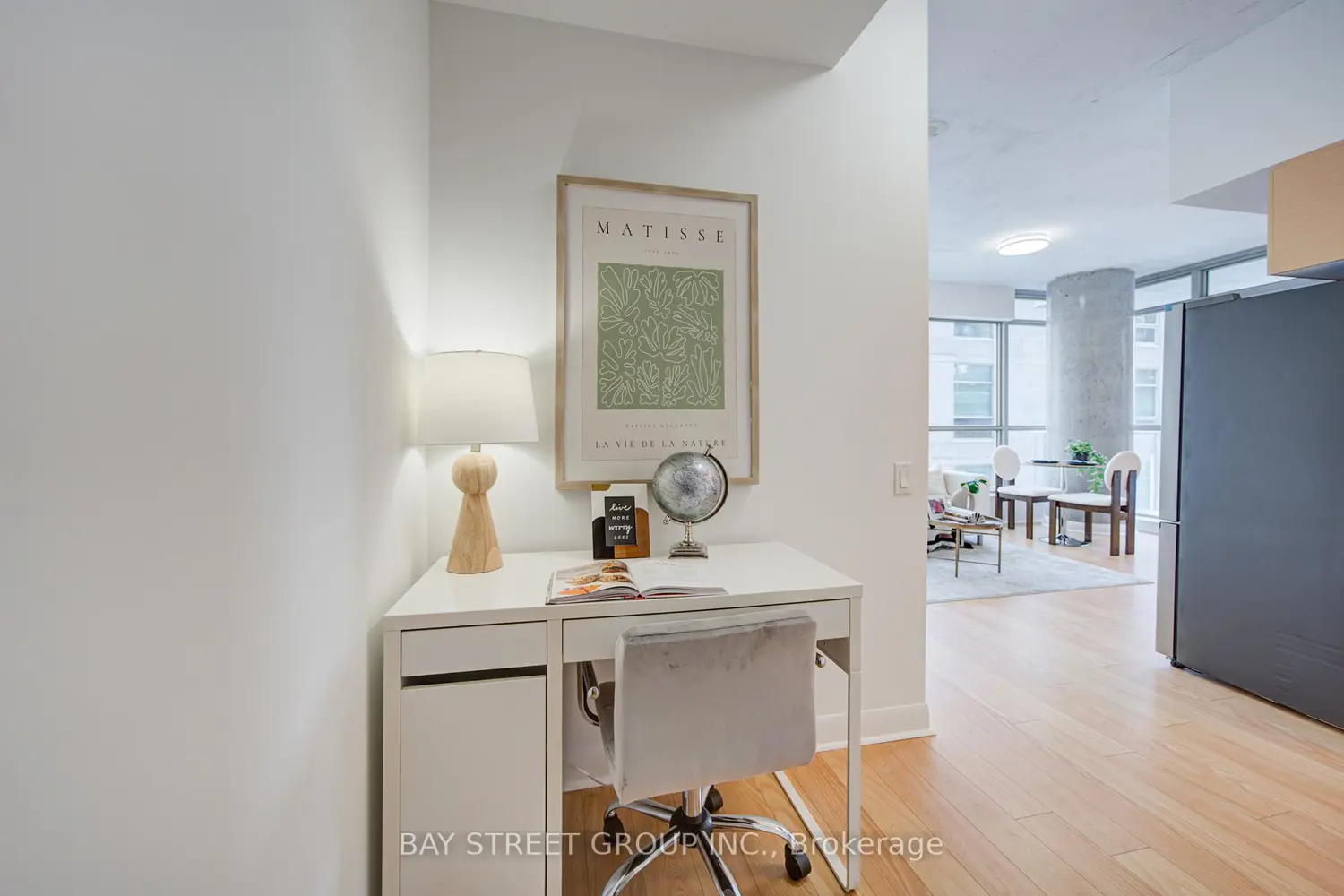 375 King Street 403 photo 2