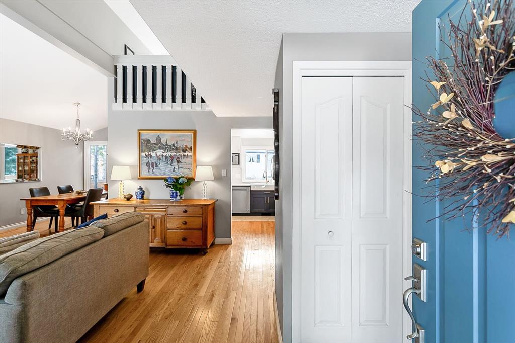 Additional image 2 of 124 Oakchurch Place SW, Calgary, AB, T2V 4B5
