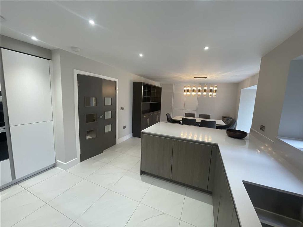 Additional image 9 of 2 bed flat to rentFriary Court, 189 St Bernards Road, Solihull B92
