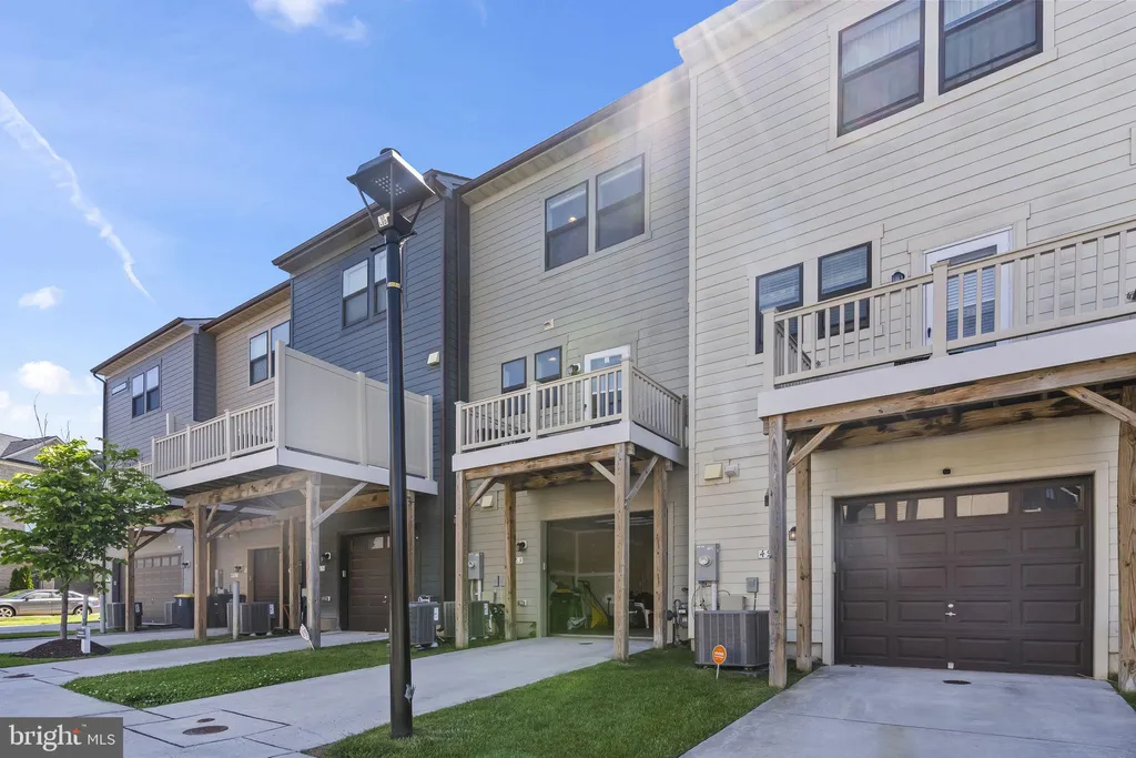 4963 Vista Green Lane, Lanham, MD 20706