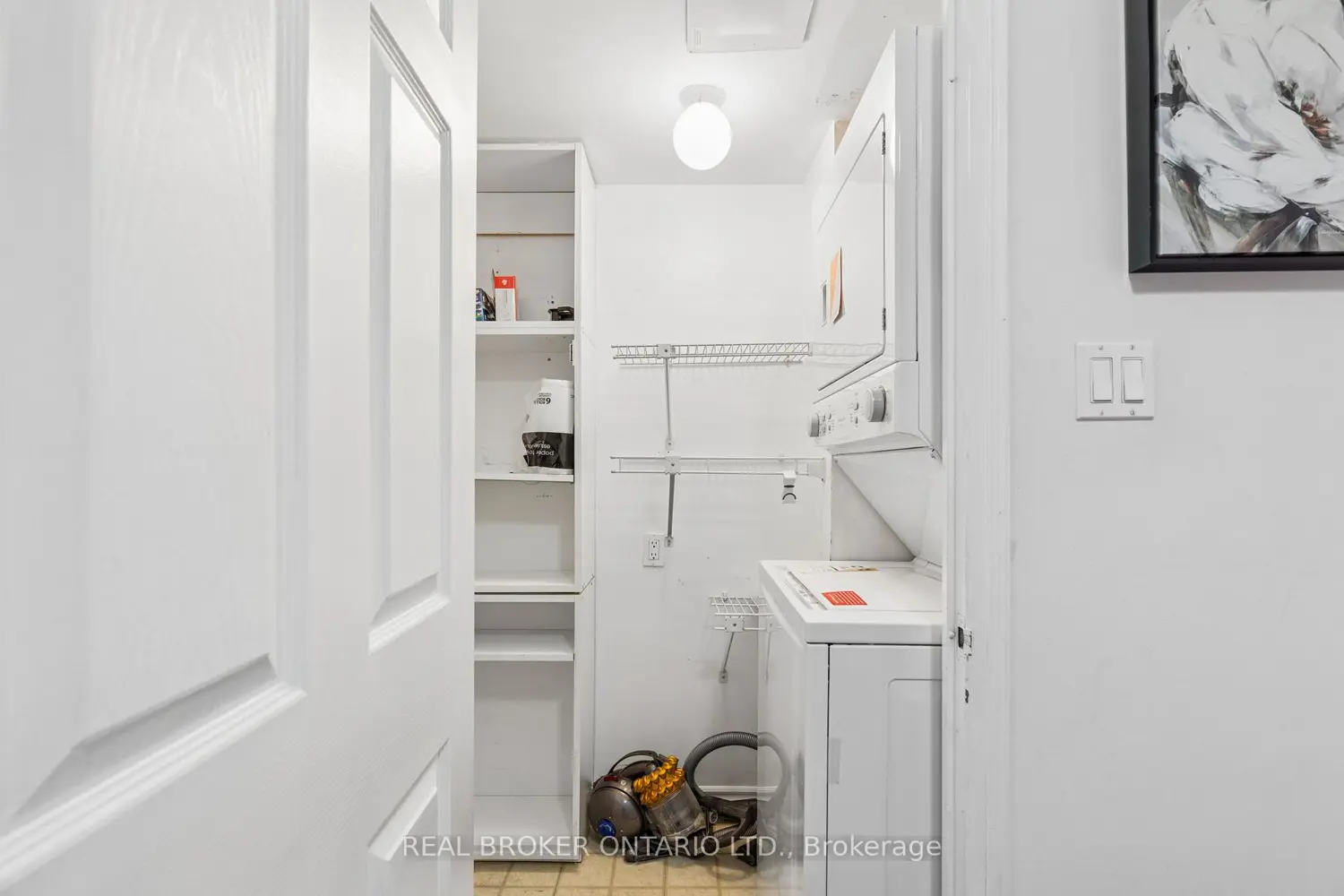 880 Dundas Street 503