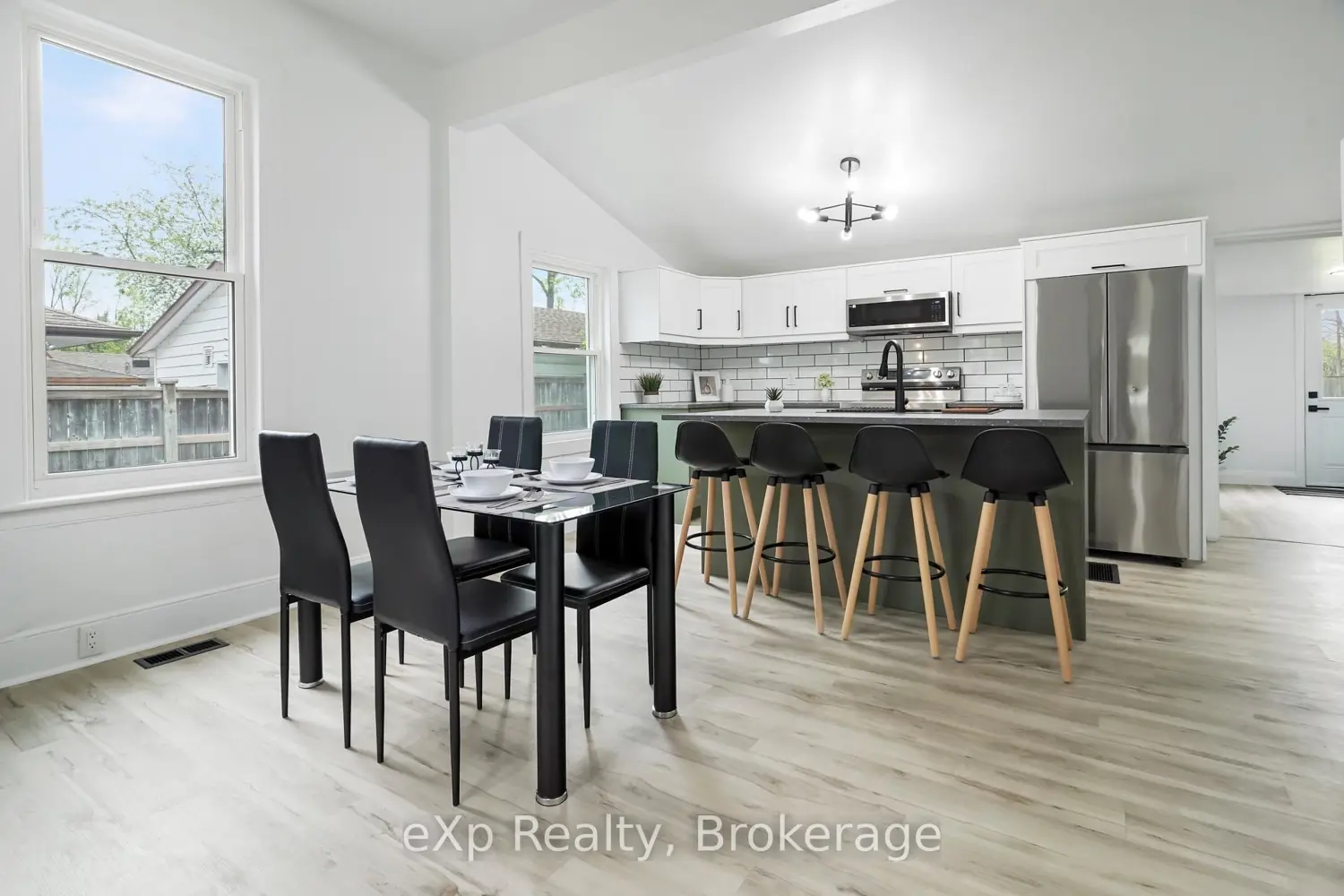 867 Devine Street photo 5