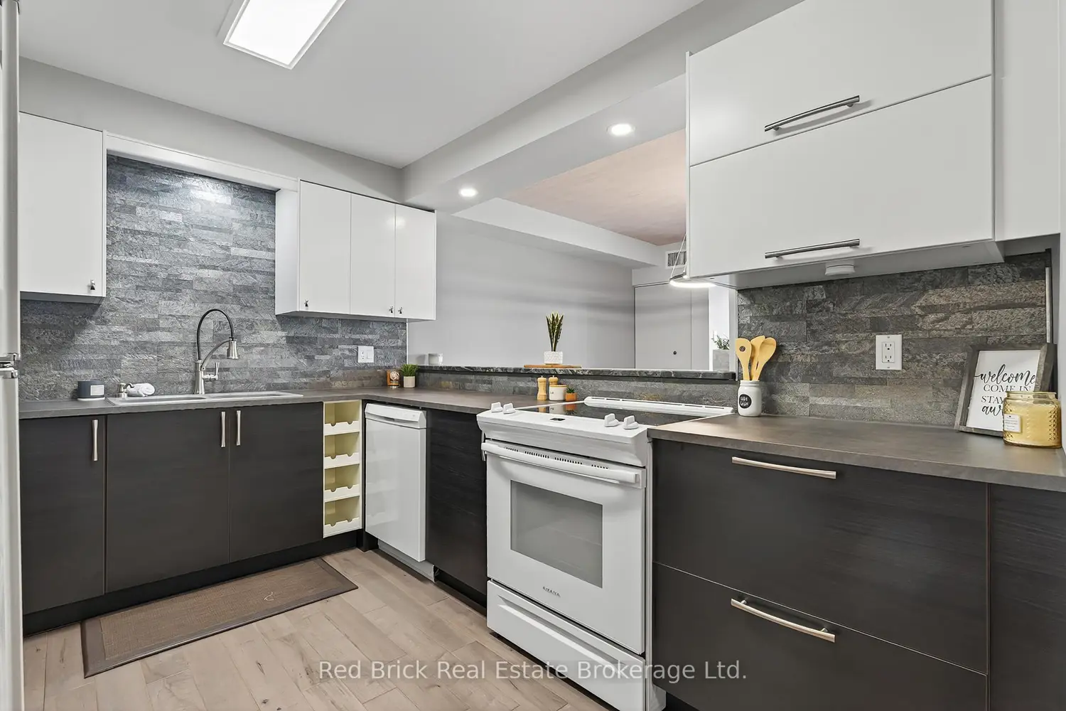 458 Janefield Avenue 221 photo 4