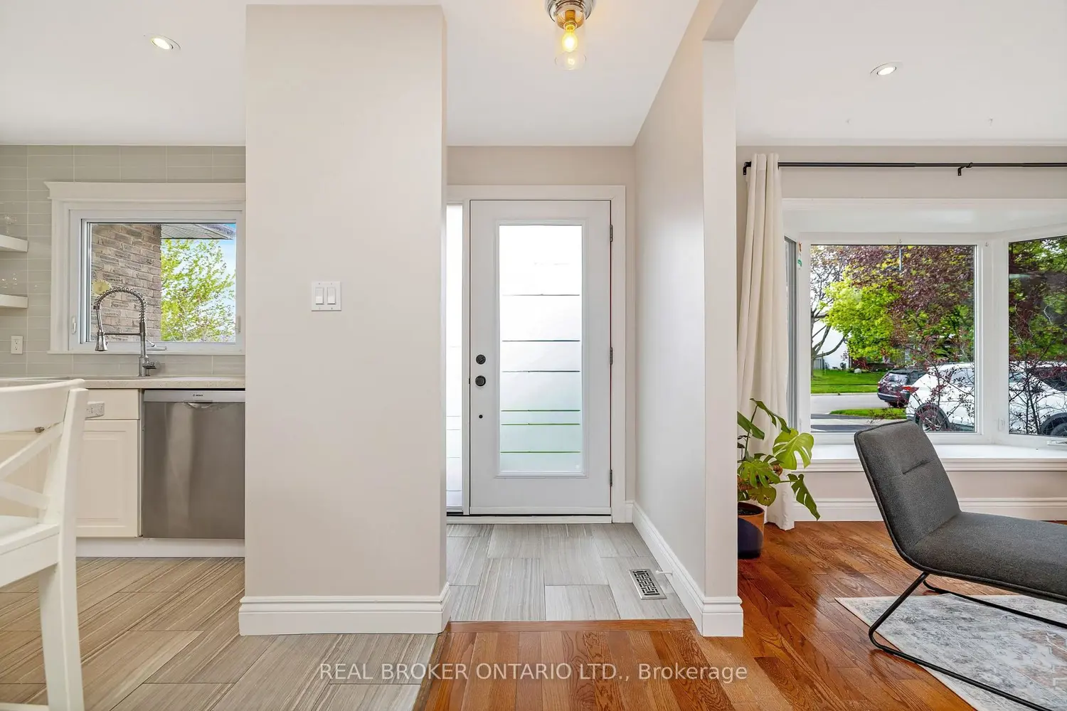 752 Mackenzie Drive photo 4