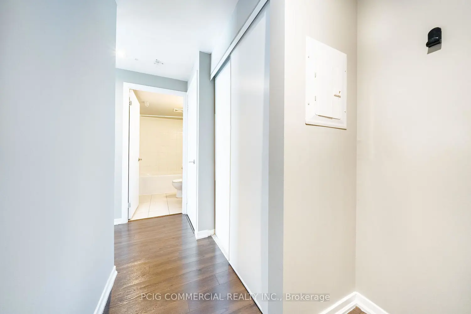 36 Lisgar Street 803W photo 3
