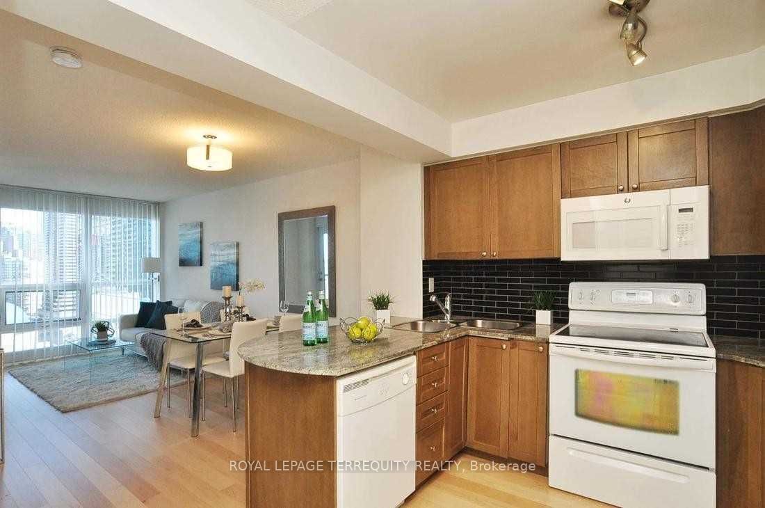 Additional image 4 of 2401-763 Bay Street, Toronto, ON, M5G 2R3