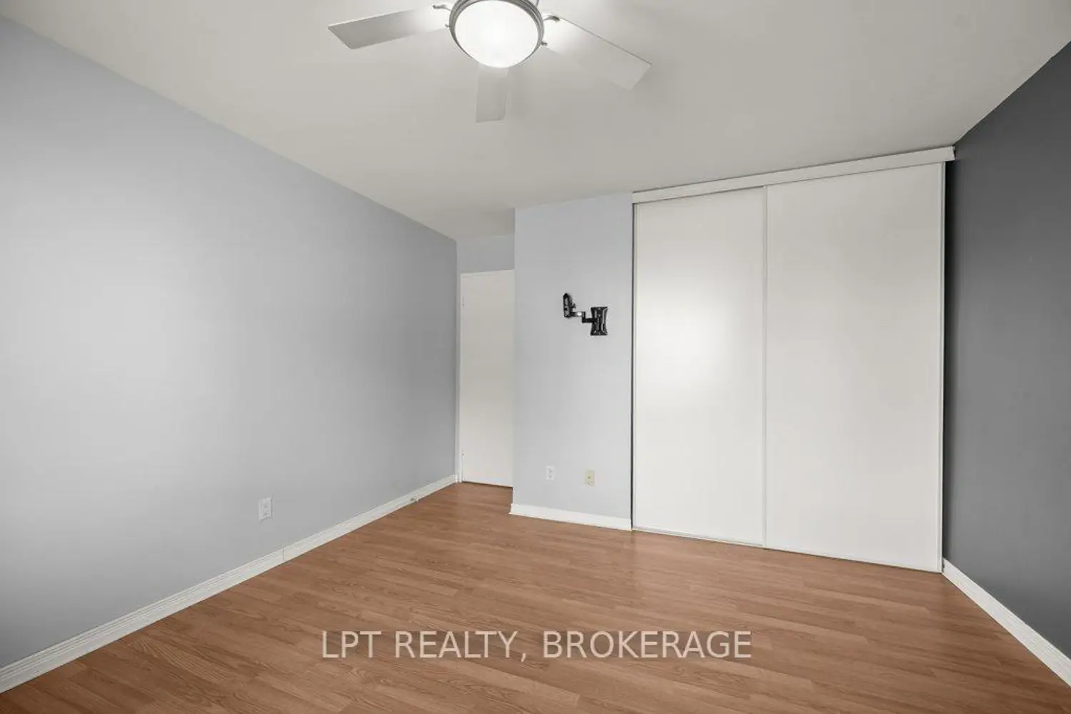 Additional image 4 of 17 Eldon Hall Place 303