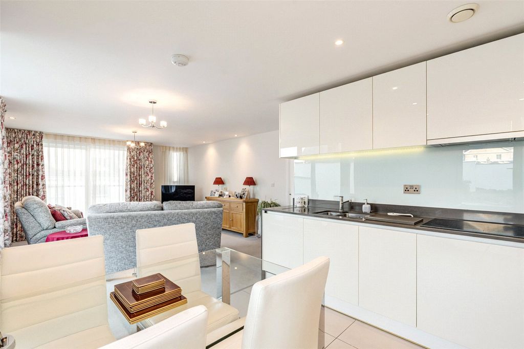 Additional image 14 of 2 bed flat to rentMarine Parade, Worthing, West Sussex BN11