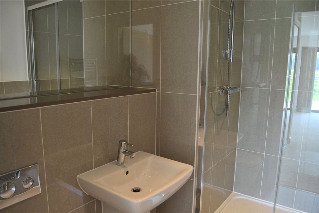 Additional image 10 of 2 bed flat to rentKingman Way, Newbury, Berkshire RG14