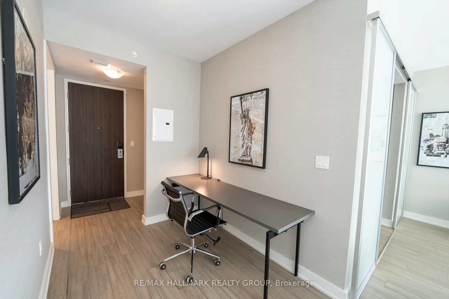 111 Champagne Avenue 611 photo 5