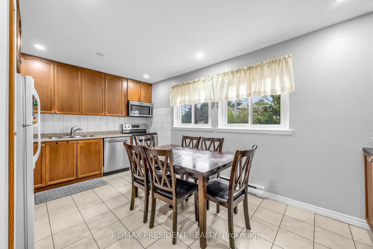 120 Murison Boulevard 20 photo 3