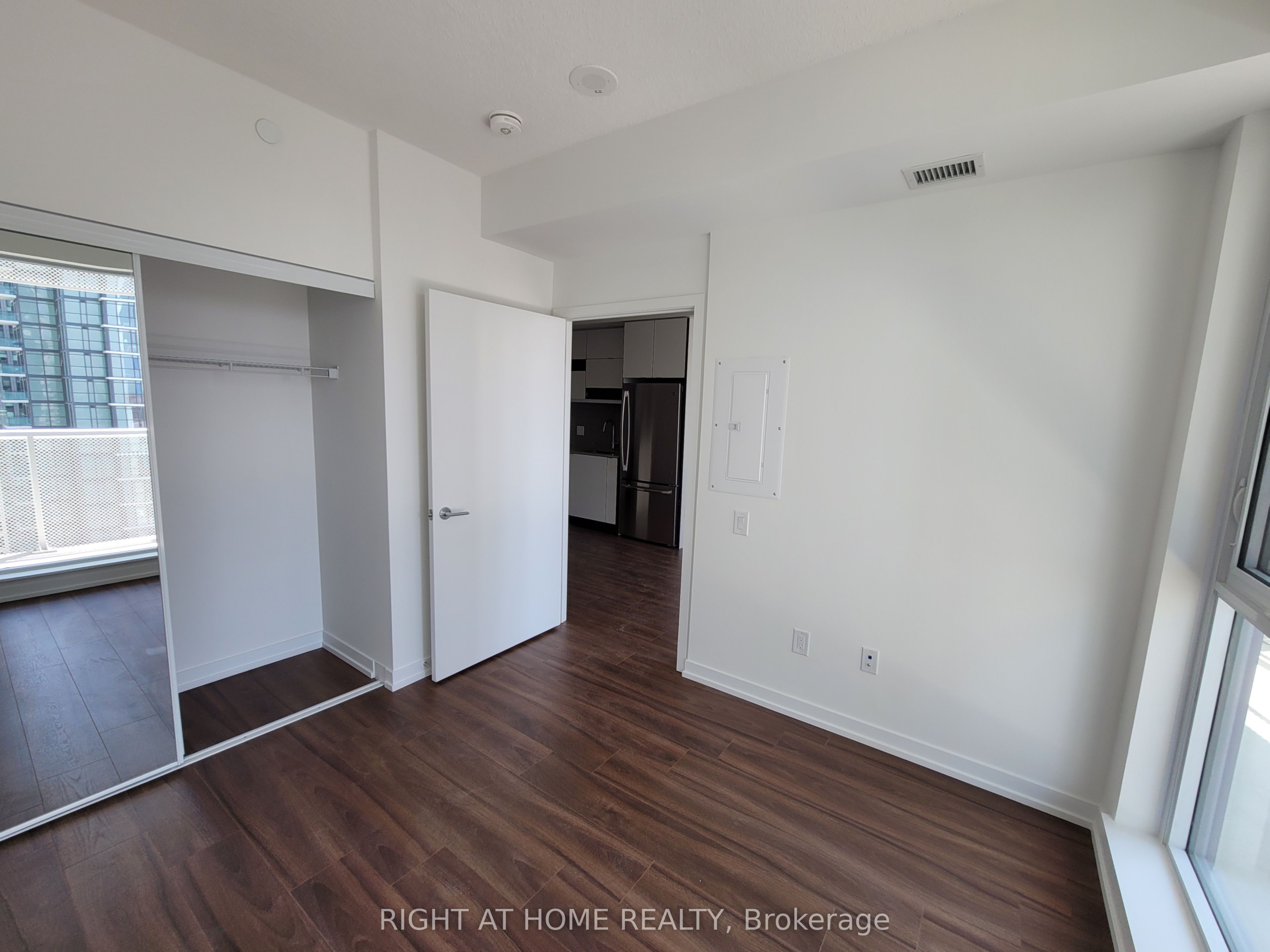 Additional image 4 of 1911-4065 Confederation Parkway, Mississauga, ON, L5B 0L4