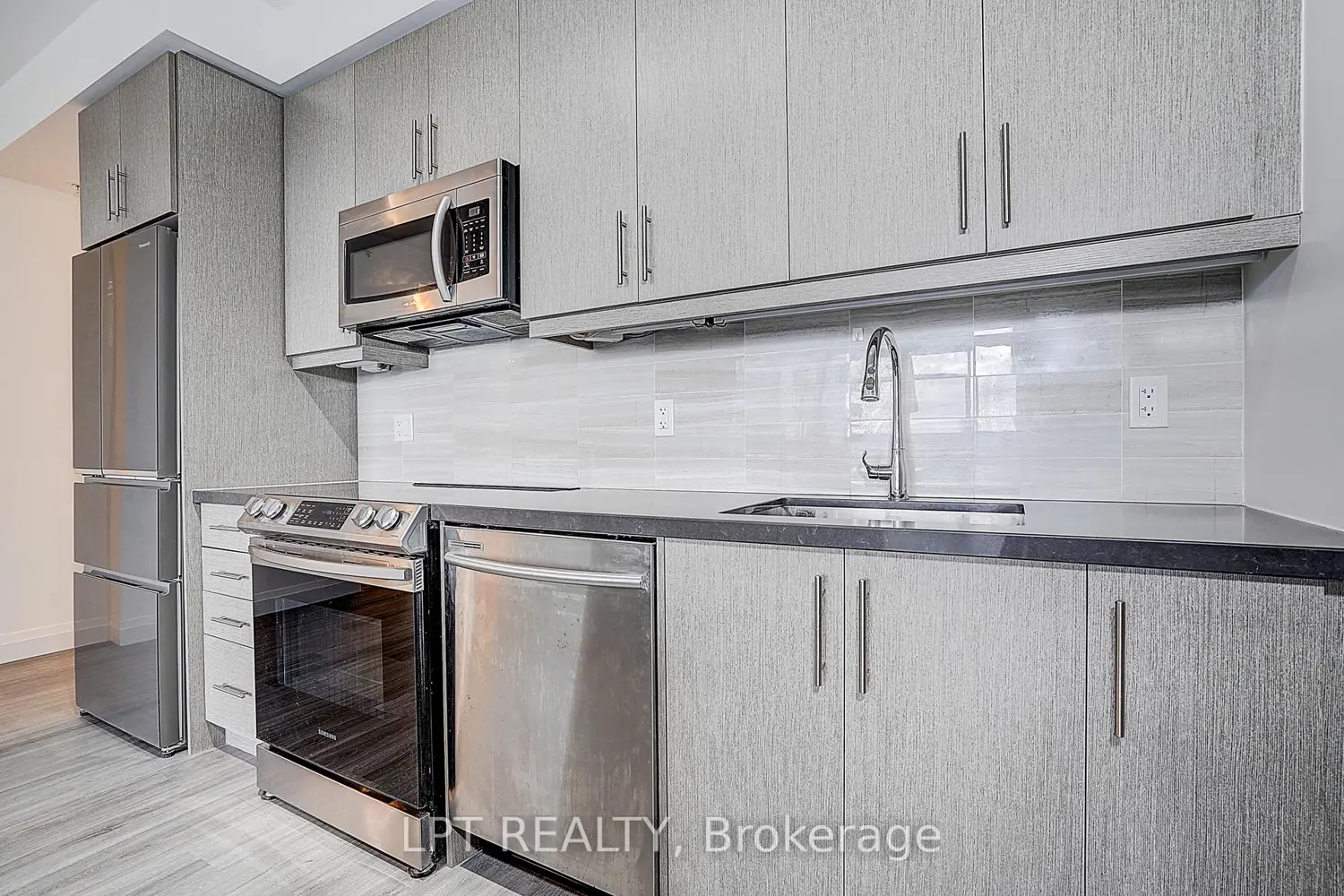 Additional image 13 of 75 Oneida Crescent 1601