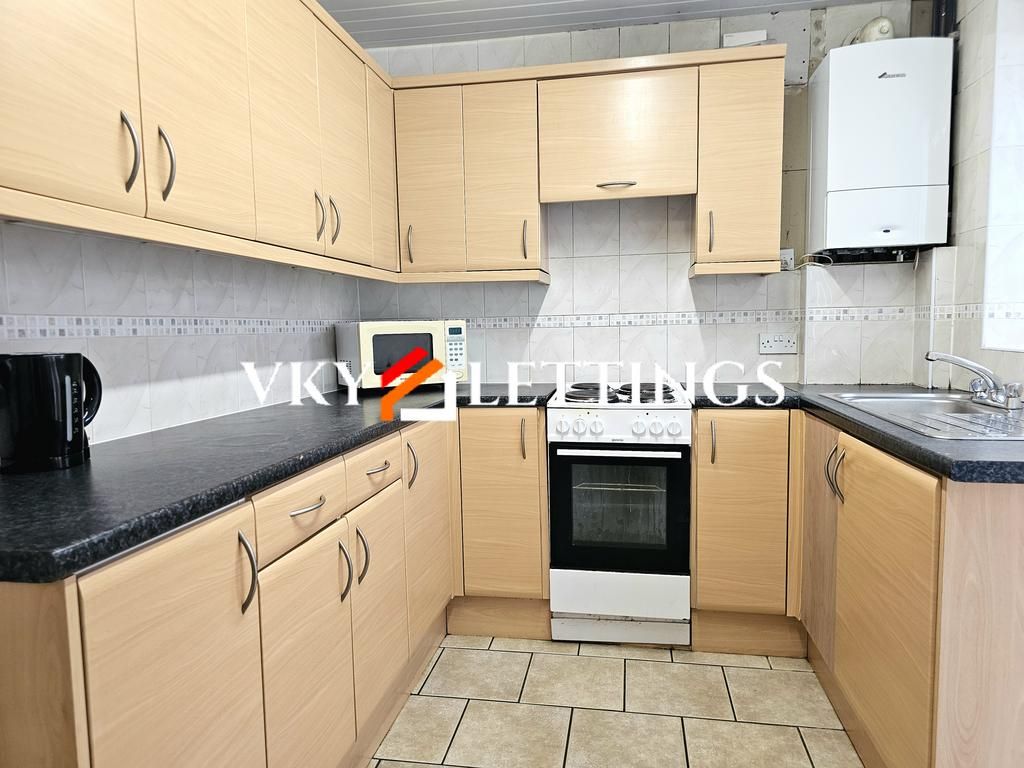 Additional image 3 of 4 bed shared accommodation to rentKing Street, Pontypridd CF37