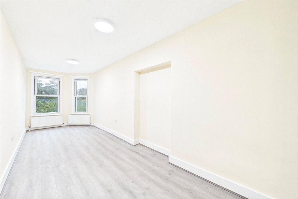 Additional image 6 of 2 bed flat to rentNewbury House, 237 Andover Road, Newbury, Berkshire RG14