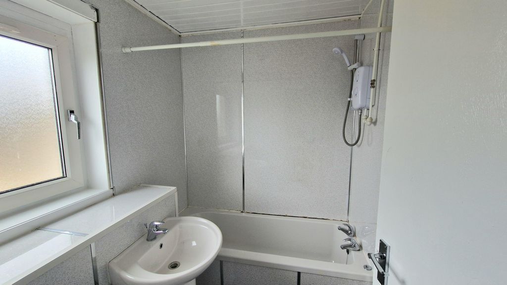 Additional image 14 of 4 bed town house to rentAvon Court, Falkirk FK1