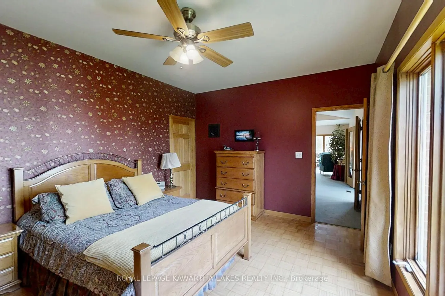 21 Emerald Street photo 2