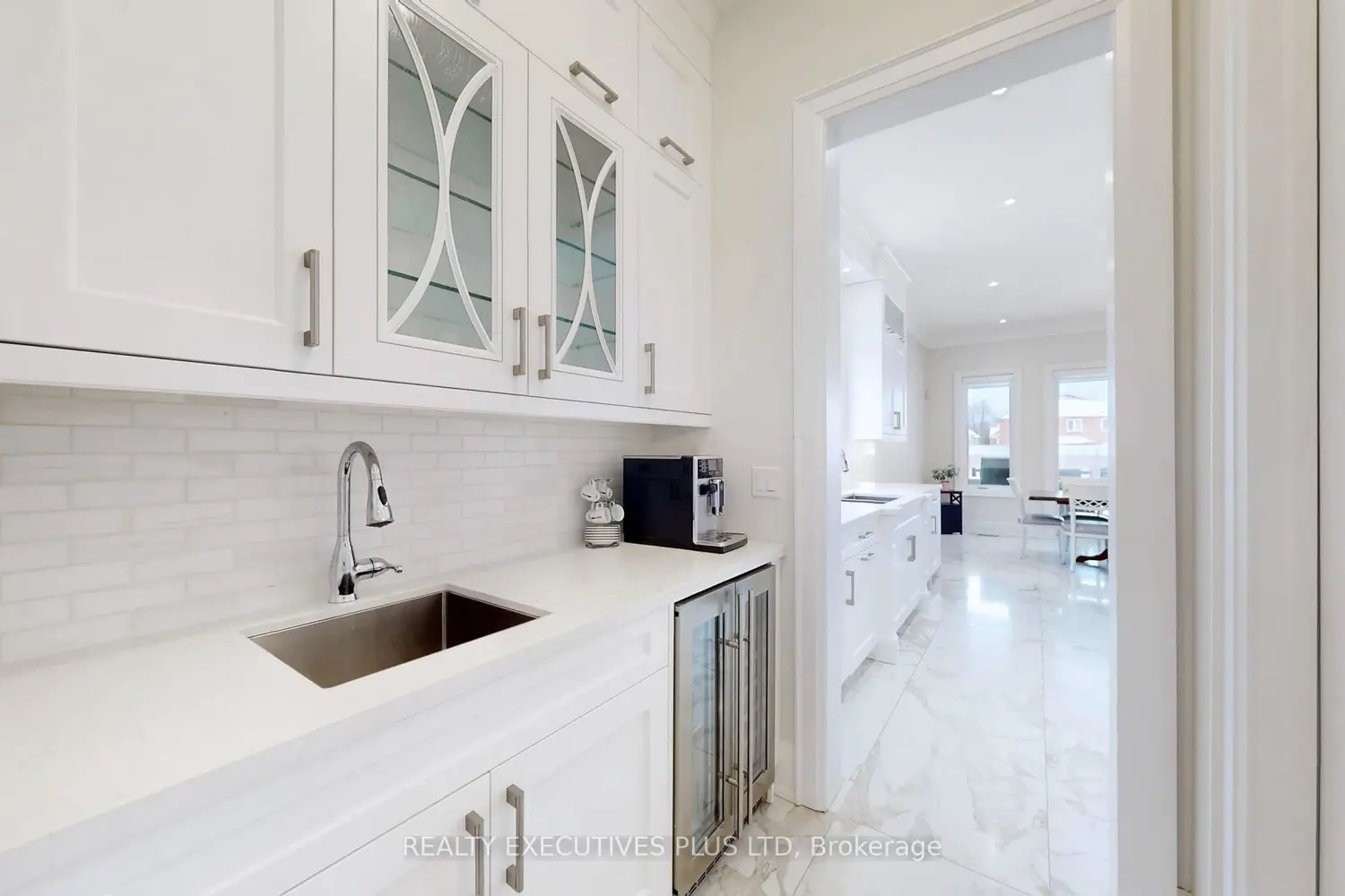 1771 Woodview Avenue photo 2