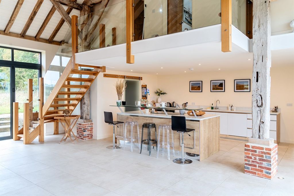 Additional image 6 of 4 bed barn conversion to rentSlatey Barn Langford Farm, Chilgrove Road, Lavant, Chichester, West Sussex PO18