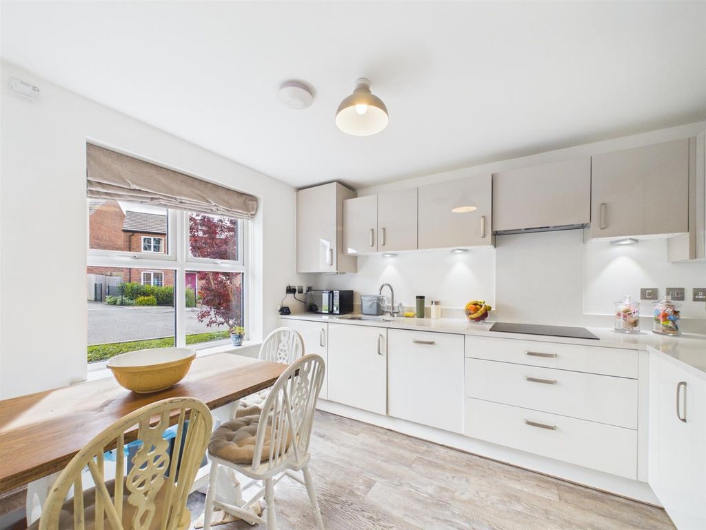 Additional image 2 of 4 bed semi-detached house to rentBarrowfield Drive, Stamford PE9
