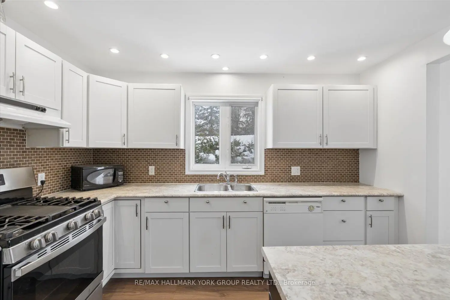 27008 Kennedy Road photo 4