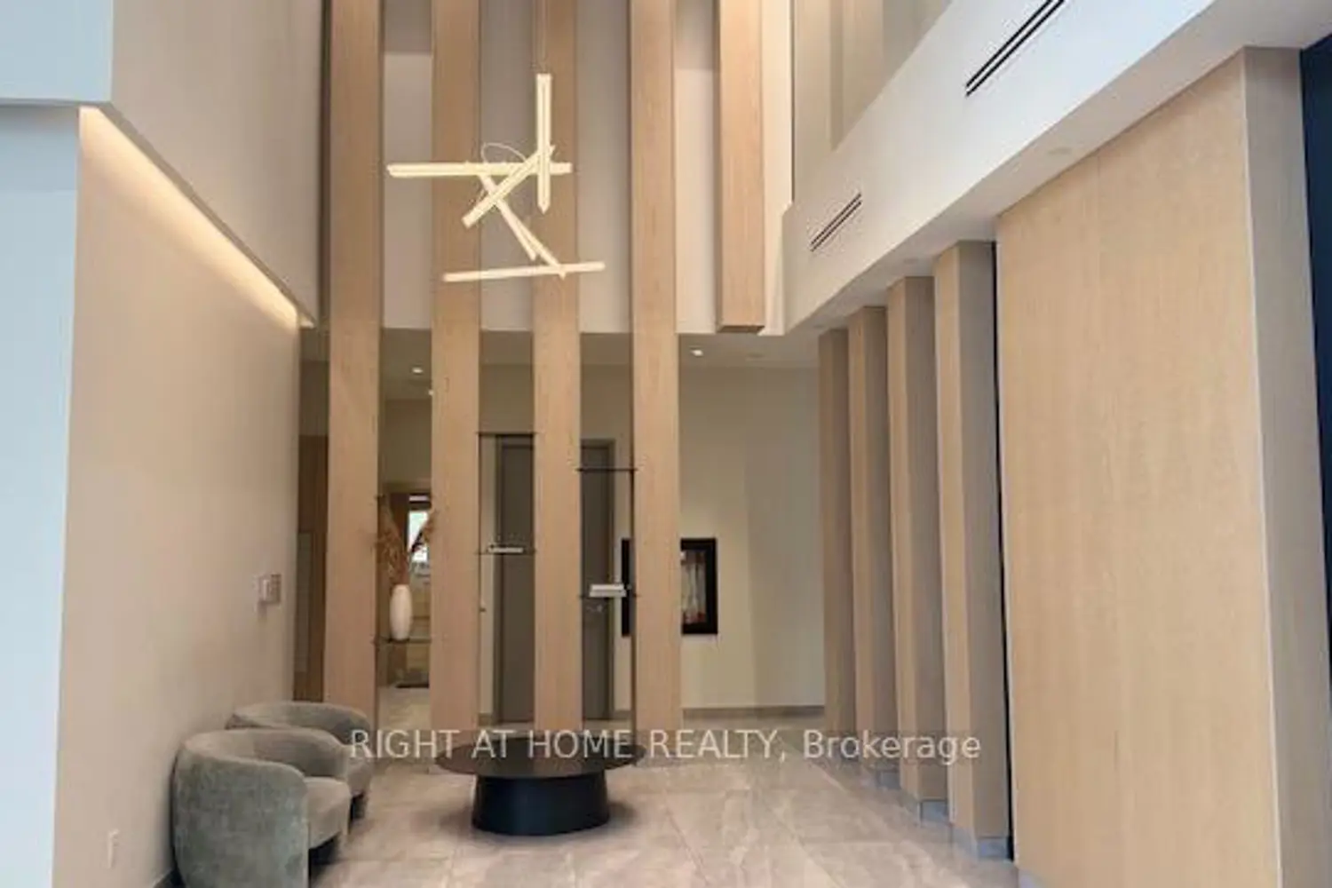 86 Dundas Street 909